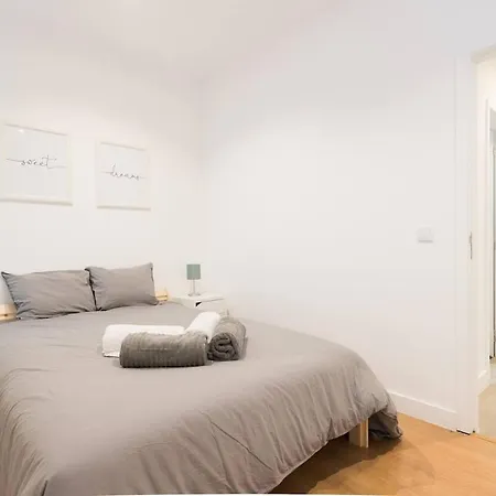 Stylish One Bed Oasis In Historic Centre דירה ליסבון