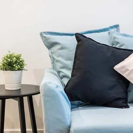 Stylish One Bed Oasis In Historic Centre Lissabon